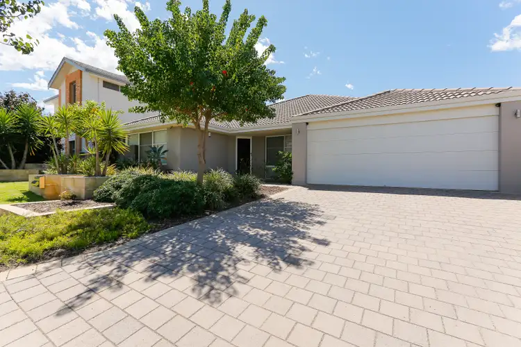 16 Exeter Court, Piara Waters WA 6112