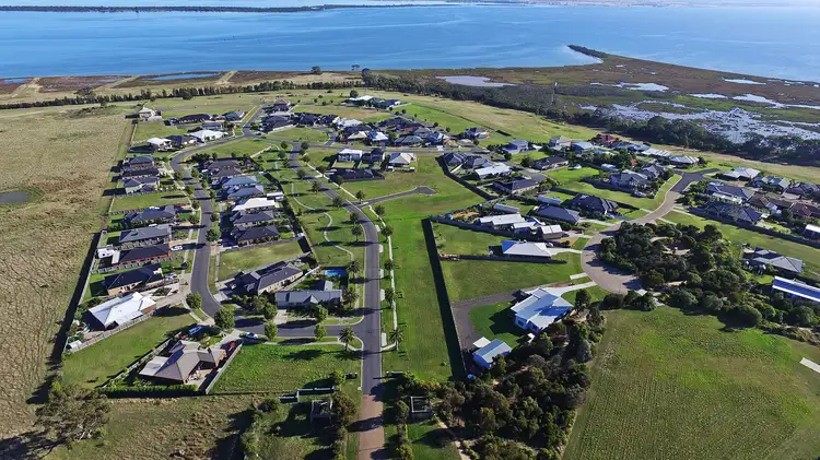 4 Caddie Court, Eagle Point VIC 3878