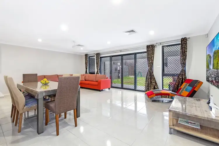 33 Cawley Cct, Ropes Crossing NSW 2760