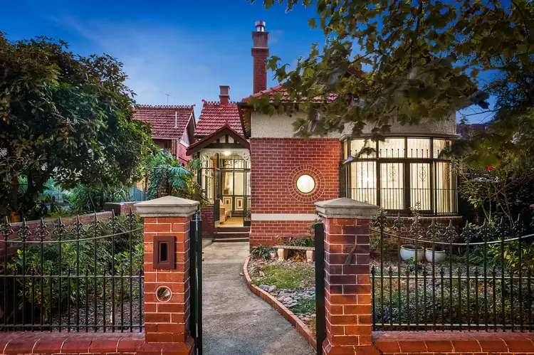 7 Loch St, St Kilda West VIC 3182