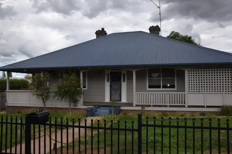 56 Queen Street, Uralla NSW 2358