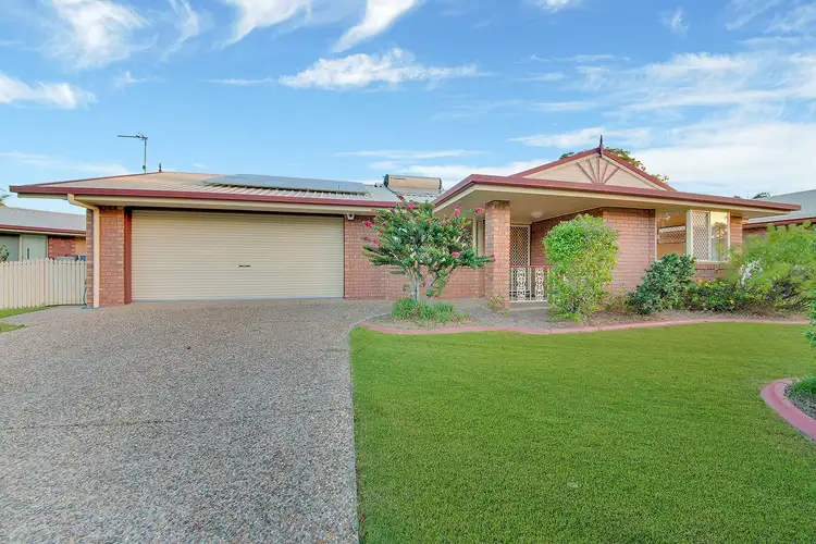 17 Hamilton Dr, Clinton QLD 4680