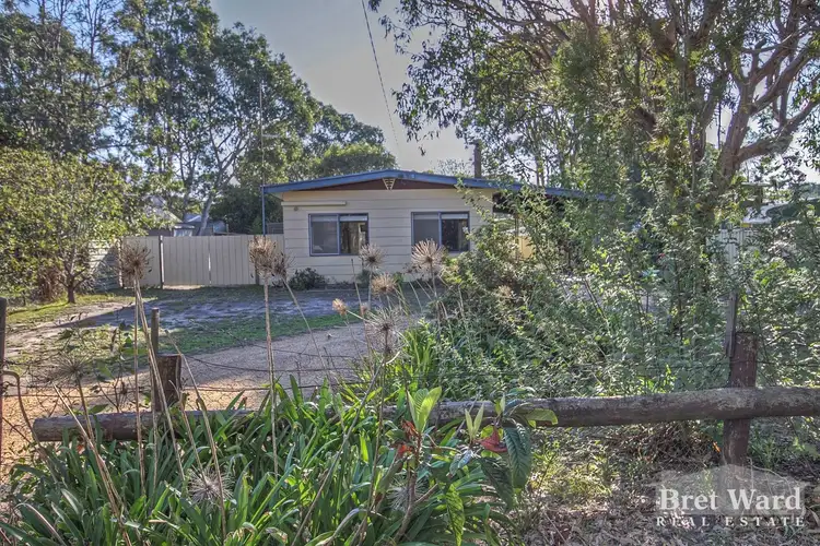 48 Tenth Ave, Raymond Island VIC 3880