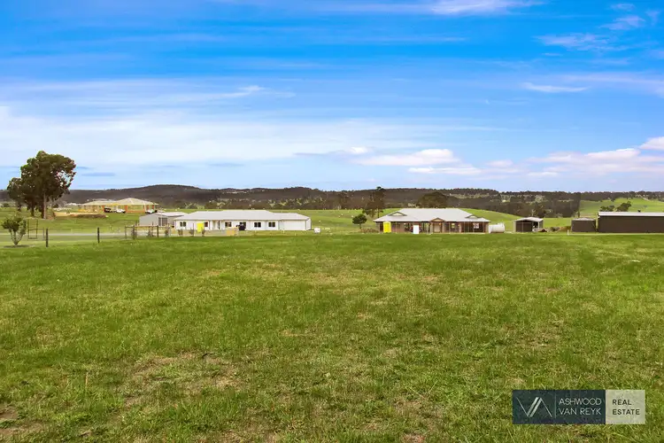 16 Roder Rise, Wy Yung VIC 3875