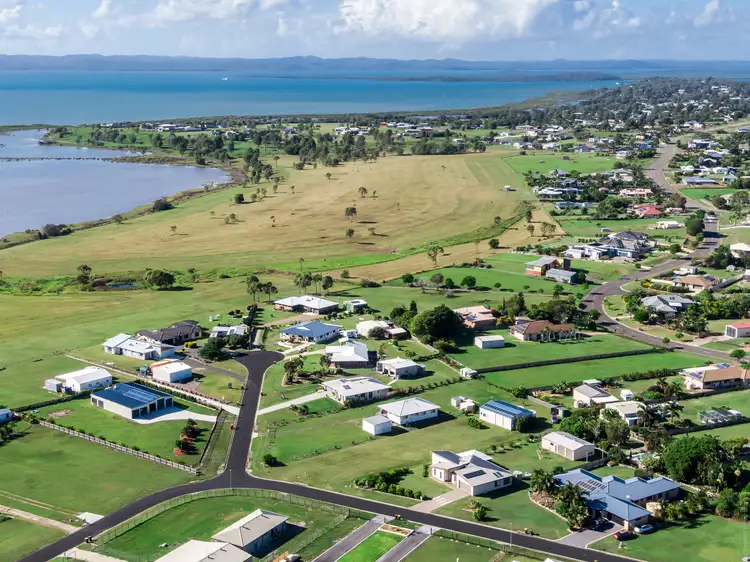 7 Heritage Otlk, River Heads QLD 4655