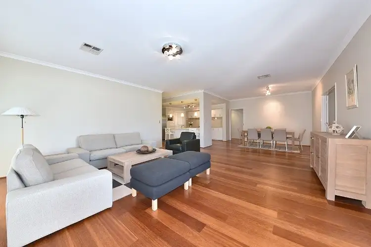 18 Fineview Crescent, Carramar WA 6031