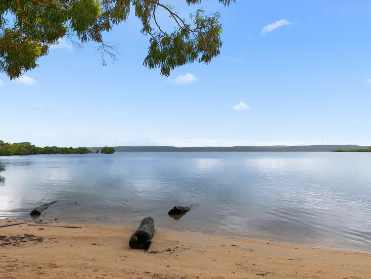 20 Weeroona Ave, Macleay Island QLD 4184