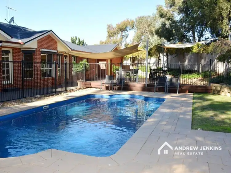 6 View Ct, Cobram VIC 3644