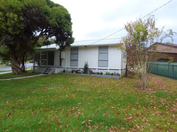 Fifth view of Homely house listing, 2 Niela Cres, Myrtleford VIC 3737