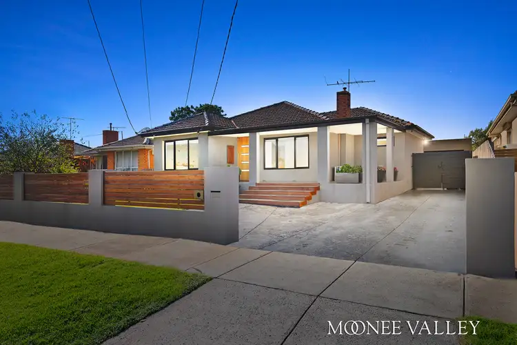 18 South Gateway, Avondale Heights VIC 3034