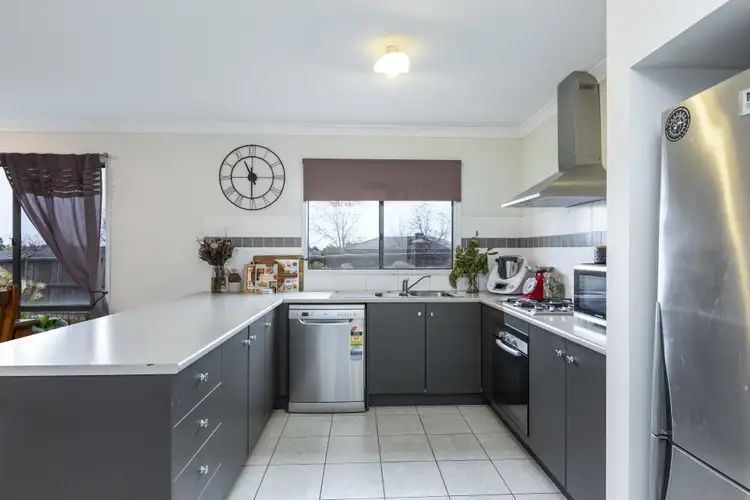 Fifth view of Homely house listing, 2 Stefan Dr, Harkness VIC 3337