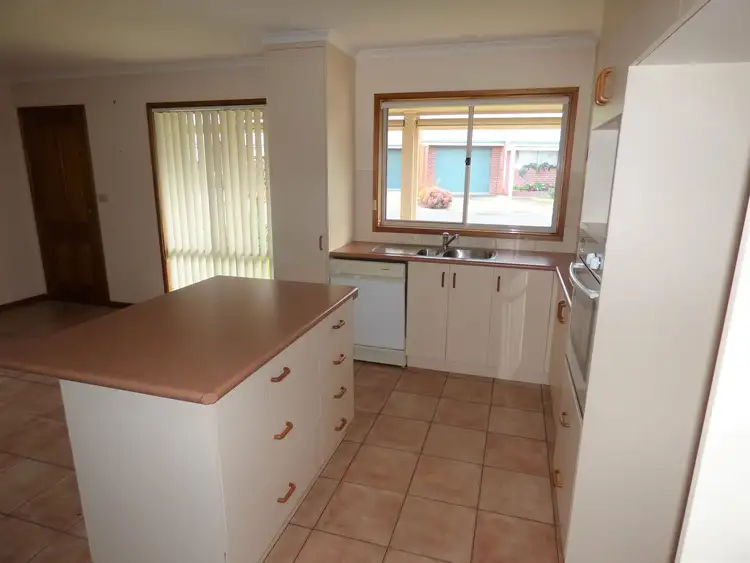 Fifth view of Homely unit listing, 9 Maple Ct, Myrtleford VIC 3737