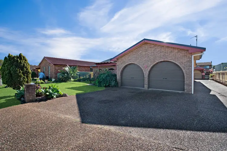 Second view of Homely house listing, 7 Andra Cl, Belmont NSW 2280