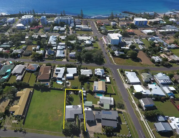 28 Tanner St, Bargara QLD 4670