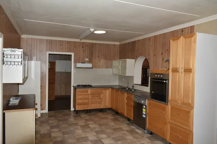8 Errol St, Maryborough QLD 4650