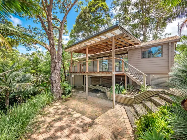 8 Gilba Ave, Ocean Shores NSW 2483