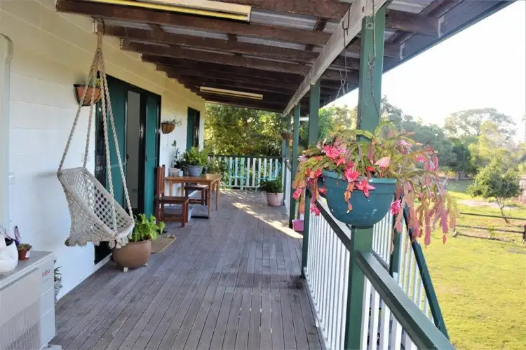 35 Moffatt St, Burnett Heads QLD 4670