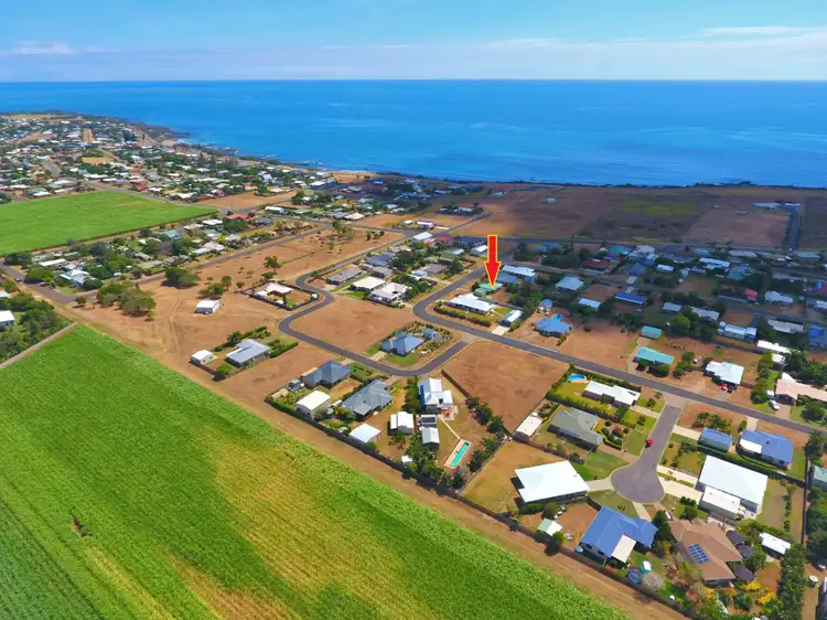 9 Cove St, Burnett Heads QLD 4670