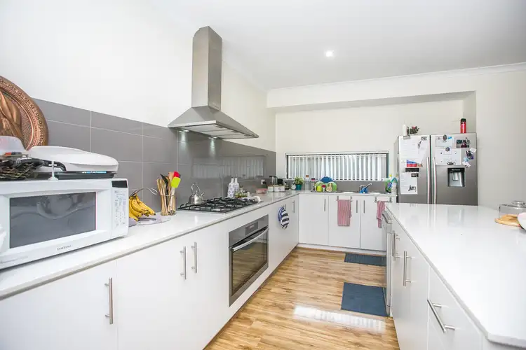 30 Windermere Boulevard, Aveley WA 6069
