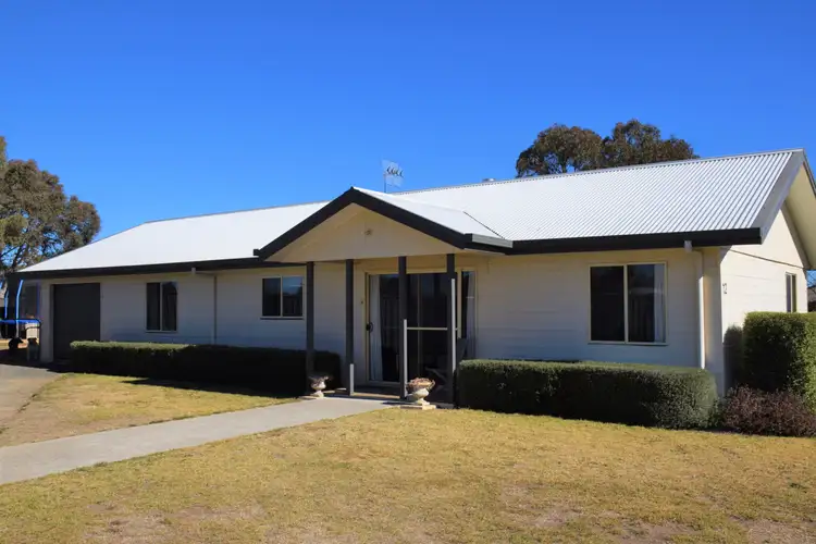 12 MUNRO AVENUE, Uralla NSW 2358