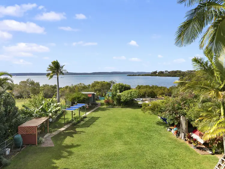 67 Beelong St, Macleay Island QLD 4184