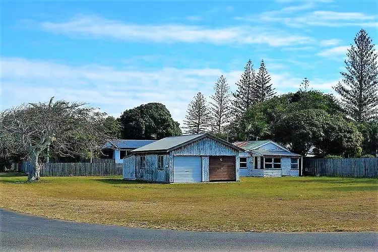 6 Lighthouse St, Burnett Heads QLD 4670