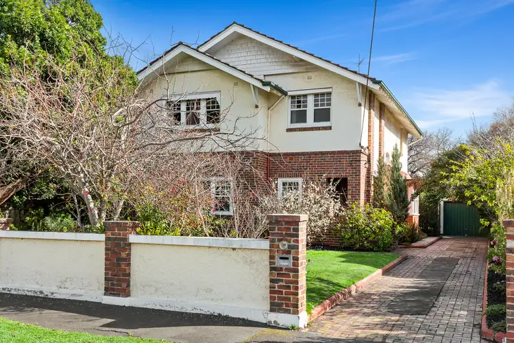 8 Holmwood Ave, Brighton VIC 3186