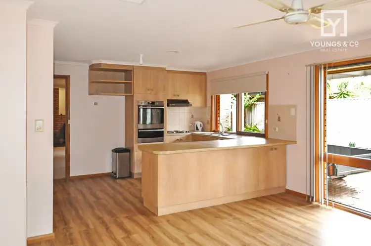 Fifth view of Homely house listing, 2 Erwen Ct, Shepparton VIC 3630