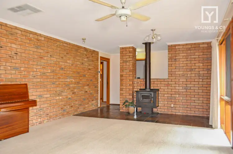 Sixth view of Homely house listing, 2 Erwen Ct, Shepparton VIC 3630