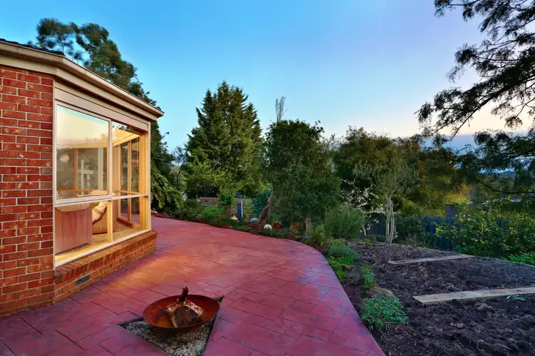 2 Nicole Court, Mooroolbark VIC 3138