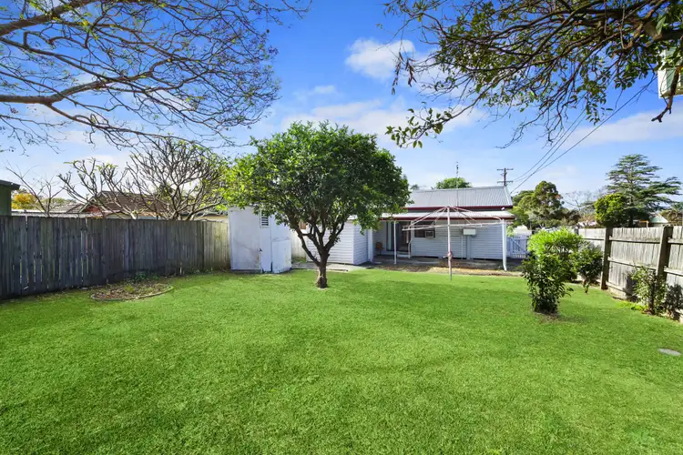 32 Warwick St
