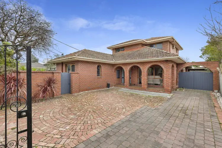 27 Teddington Rd, Hampton VIC 3188