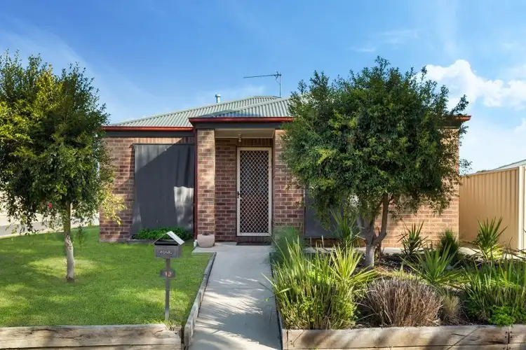 19 Westwood Dr, California Gully VIC 3556