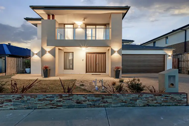 7 Kelton Ave, Clyde North VIC 3978