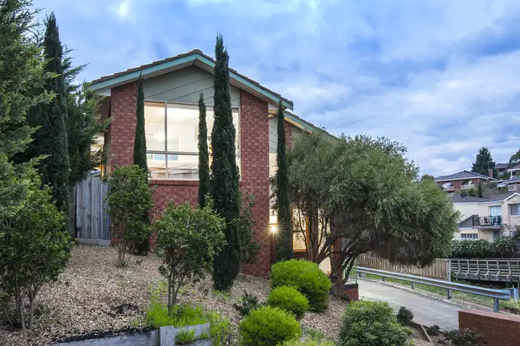 1/4 Weyburn Place, Avondale Heights VIC 3034