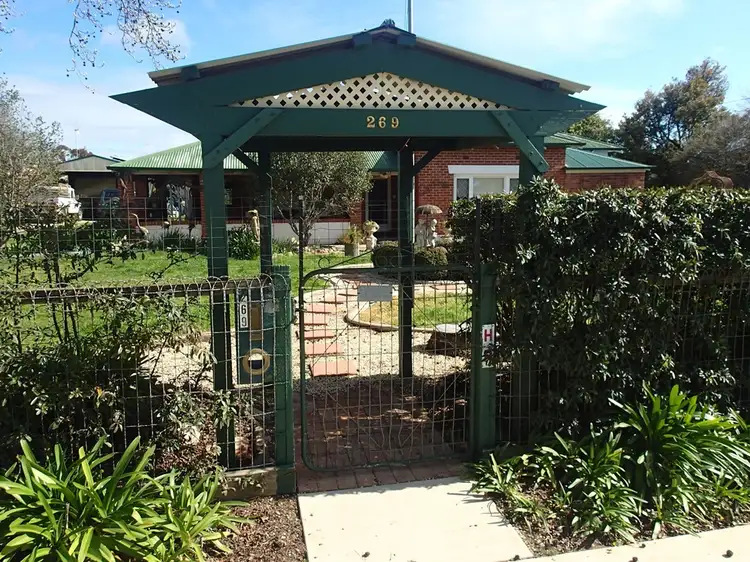 269 Honour Ave, Corowa NSW 2646