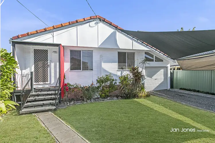 15 Murphy St, Scarborough QLD 4020