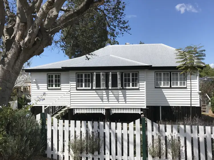 6 Whitehill Road, Newtown QLD 4305