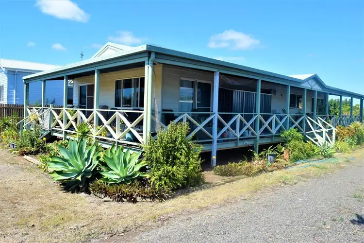 19 Ocean St, Burnett Heads QLD 4670