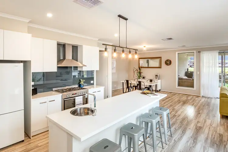 6 Harewood Gr, Meadows SA 5201