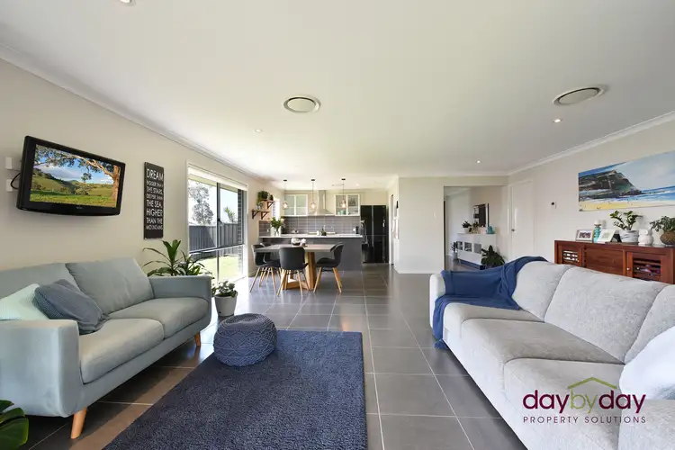 18 Discovery Dr, Fletcher NSW 2287