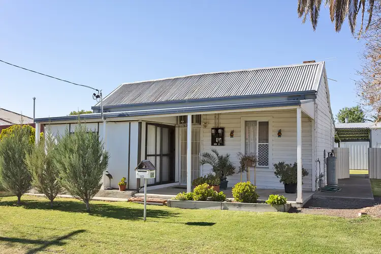 17 Henty St, Culcairn NSW 2660