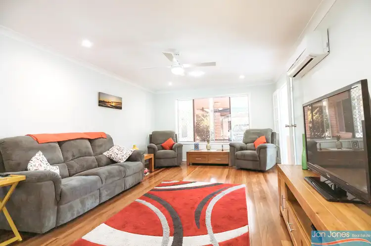 5A Deborah St, Clontarf QLD 4019