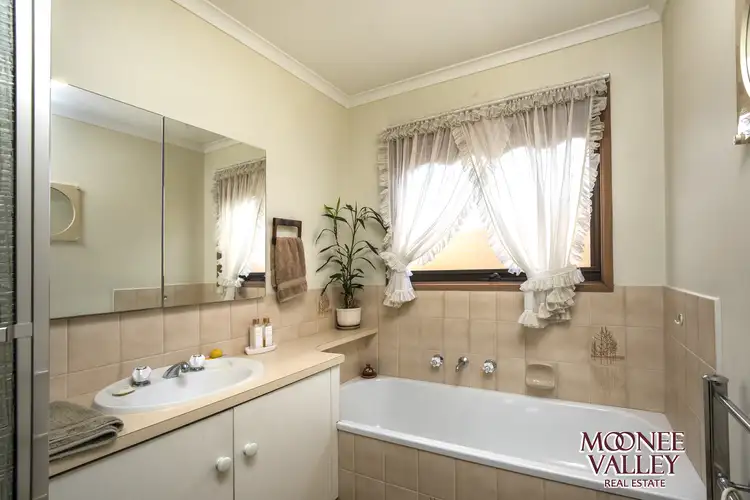 Seventh view of Homely house listing, 44 Veronica Crescent, Mill Park VIC 3082