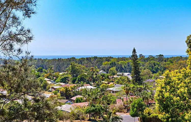 10 Banool Cct, Ocean Shores NSW 2483