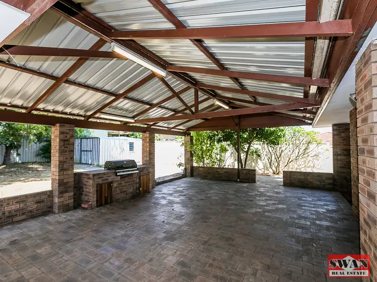 18 Beresford Gdns, Swan View WA 6056