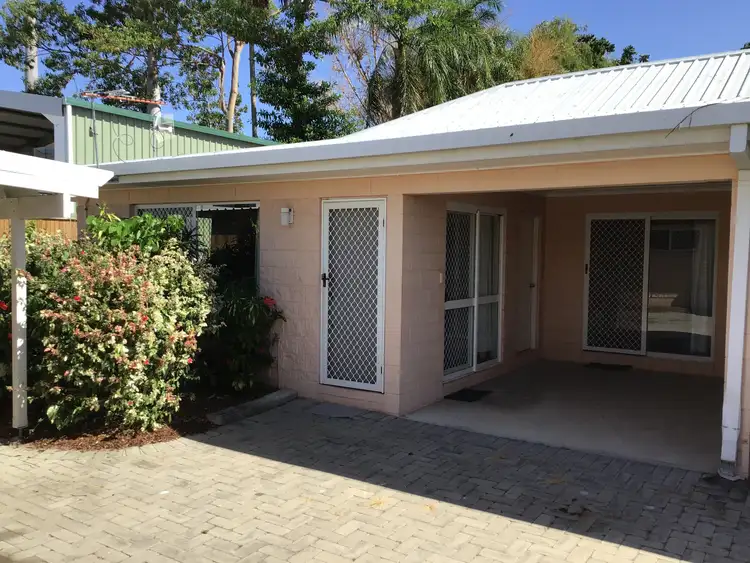 Main view of Homely unit listing, Unit 4/42 Surrey St, Hyde Park QLD 4812