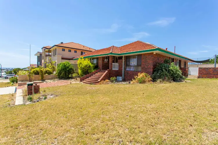 1 Renton St, Melville WA 6156