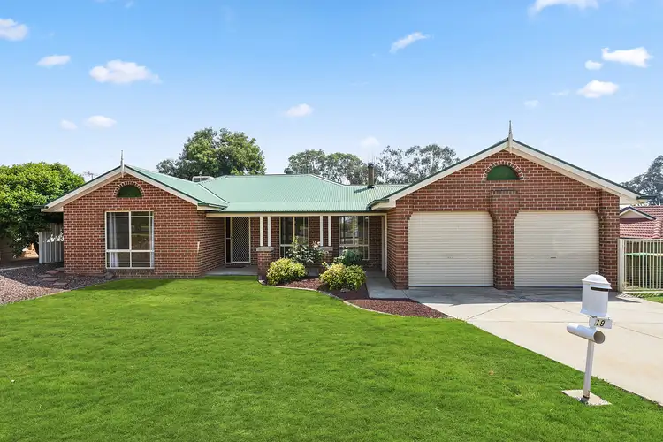 19 Elmslie Cct, West Wodonga VIC 3690