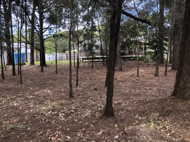 2 Hamilton Pde, Macleay Island QLD 4184